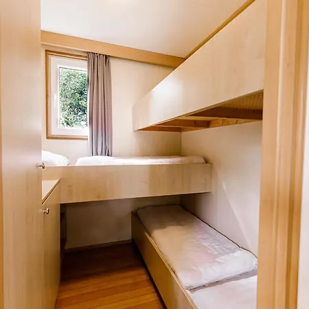 Lakefront W Terrace Well (Limburg)