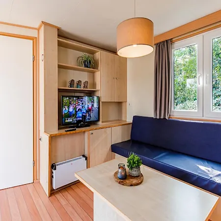 Lakefront W Terrace * Well (Limburg)